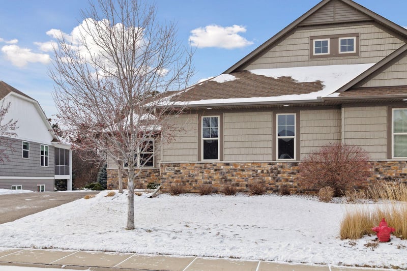 10785 Lyndale Bluffs Trl, Bloomington, MN 55420