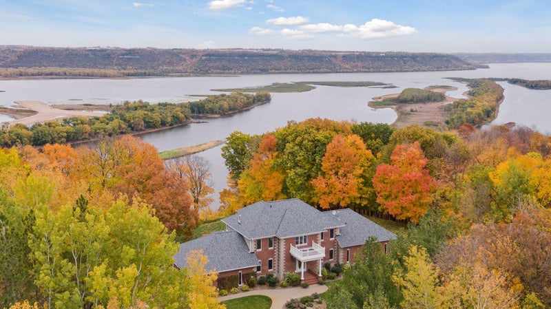28129 Bayview Dr, Red Wing, MN 55066