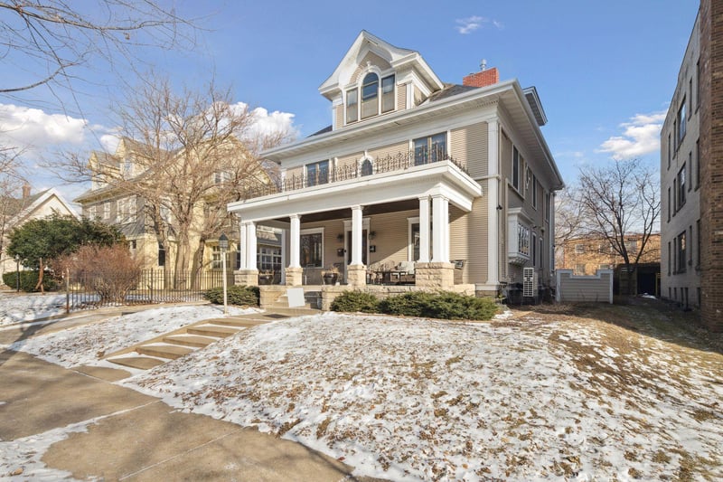 1907 Dupont Ave S, Minneapolis, MN 55403