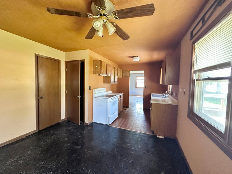 405 Dresden St, Ceylon, MN 56121