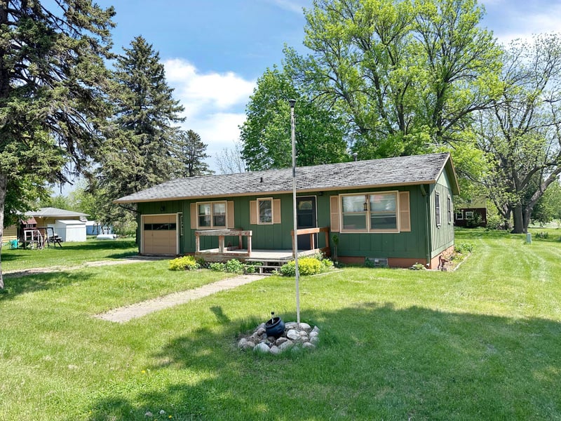405 Dresden St, Ceylon, MN 56121