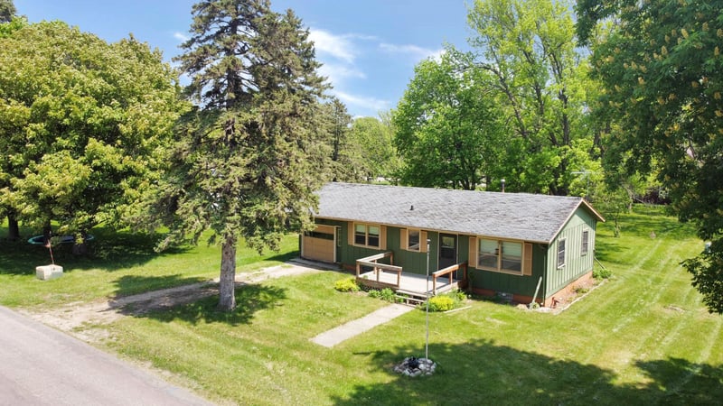 405 Dresden St, Ceylon, MN 56121