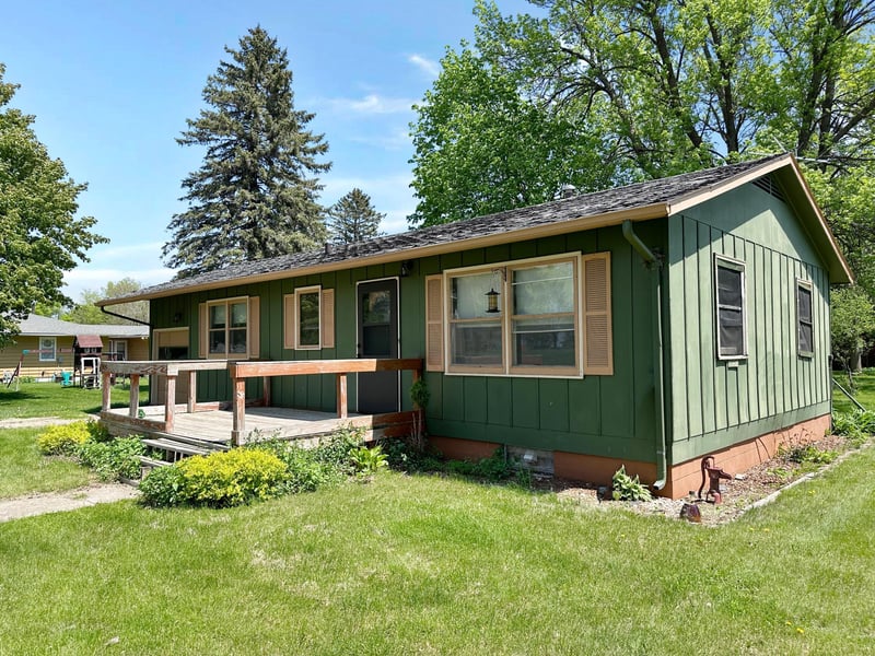 405 Dresden St, Ceylon, MN 56121