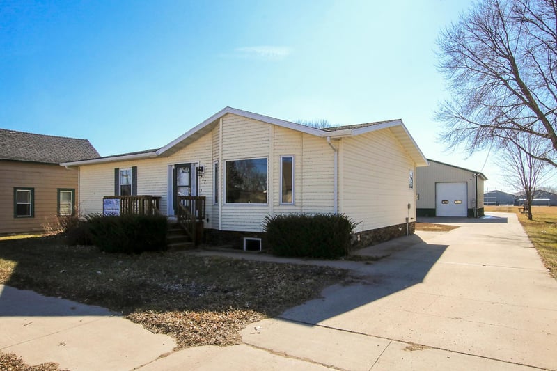 417 Main St, Courtland, MN 56021