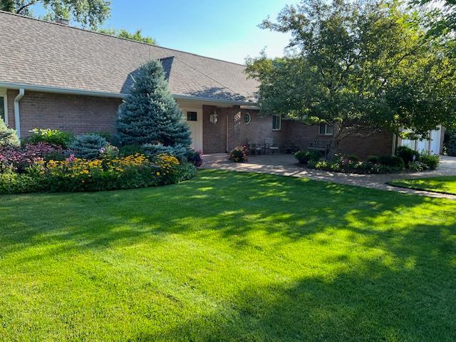 1885 Gluek Ln, Roseville, MN 55113