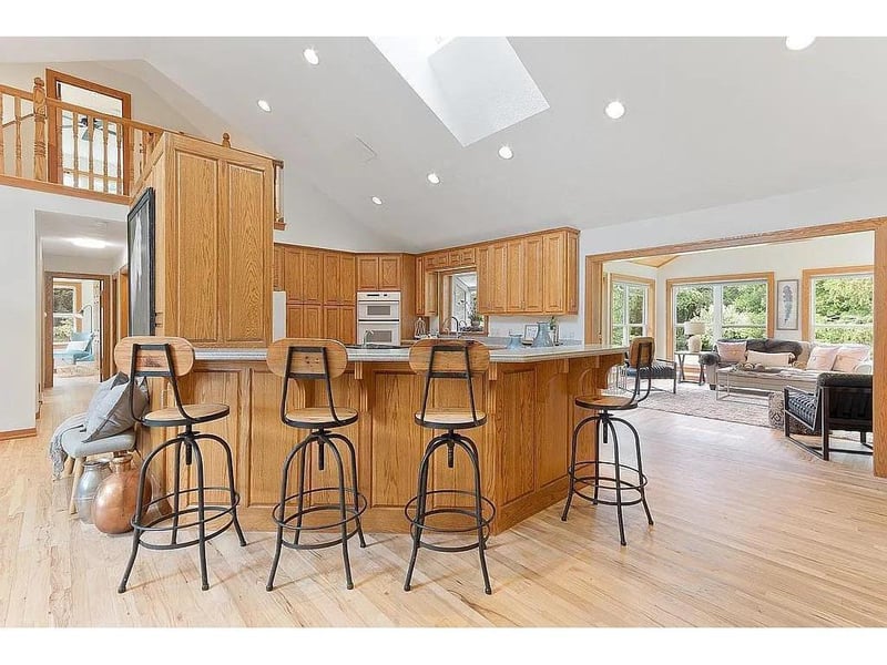 2165 S Lakeshore Dr, Independence, MN 55359