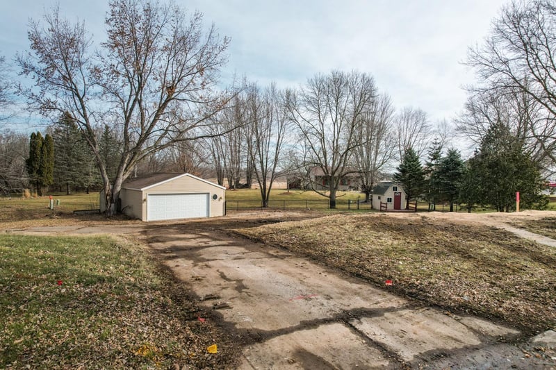 529 Braget Cir, Wanamingo, MN 55983
