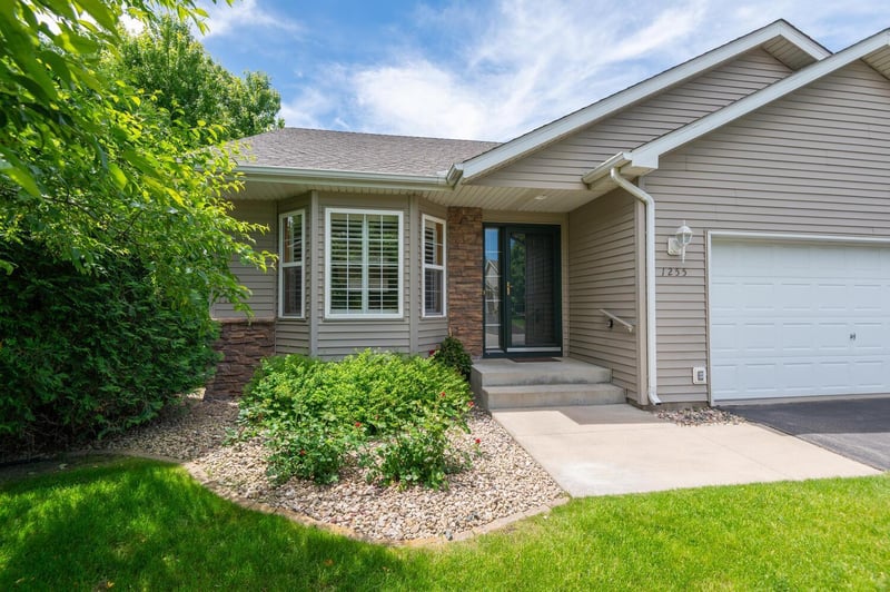 1255 Langewood Dr, Minnetrista, MN 55364