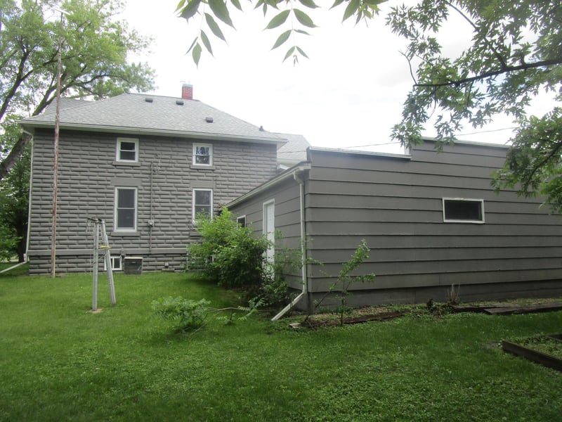 409 2nd Ave NW, Bertha, MN 56437