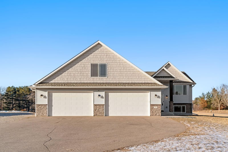 261 Lincoln Dr, East Bethel, MN 55092