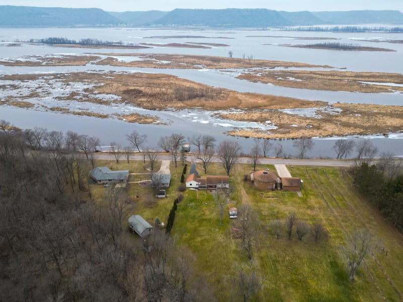 1151 S River Rd, Buffalo City, WI 54622