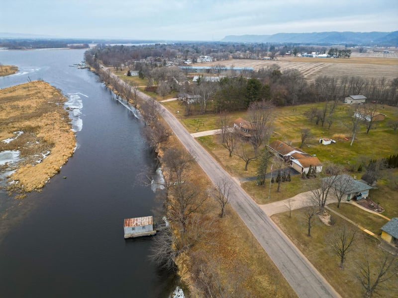 1151 S River Rd, Buffalo City, WI 54622
