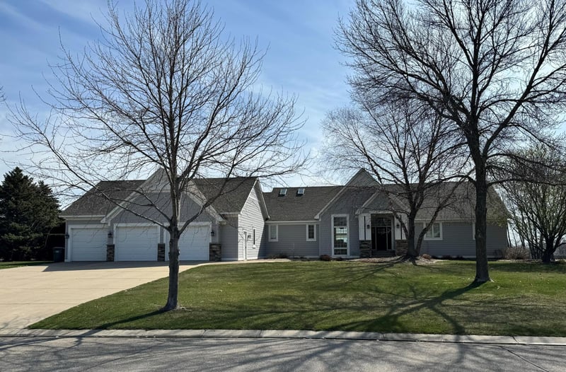 1055 W Shore Dr SW, Hutchinson, MN 55350