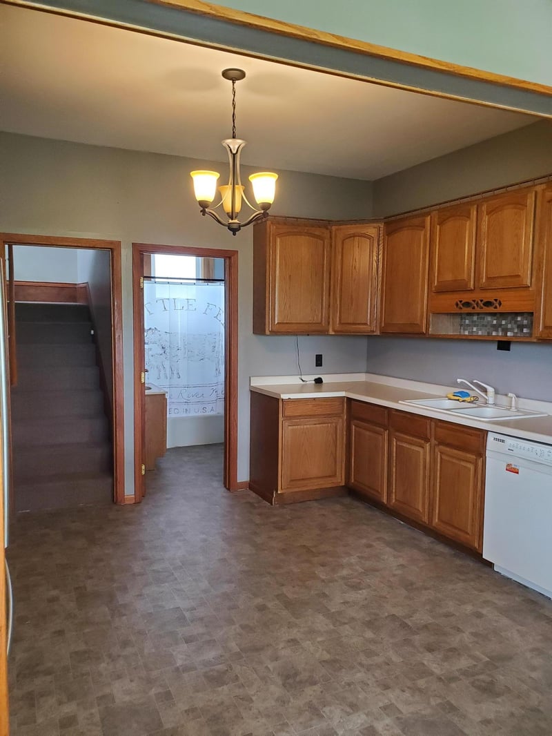 674 2nd St, Dawson, MN 56232