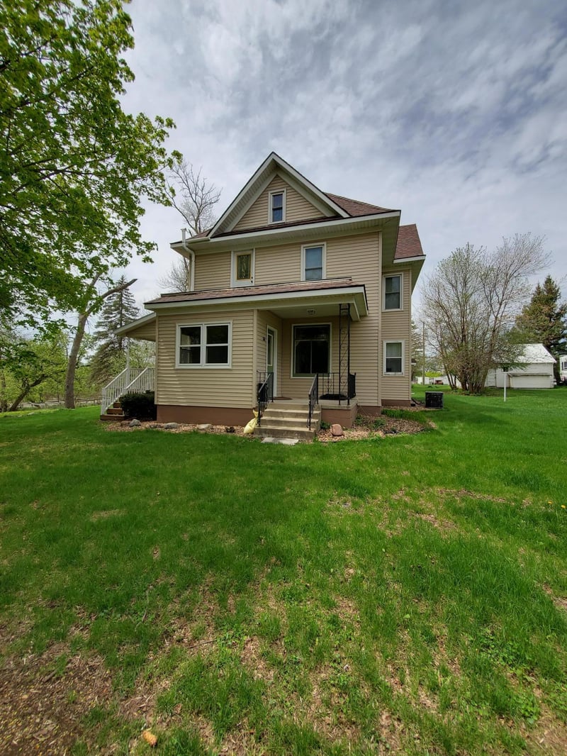 674 2nd St, Dawson, MN 56232