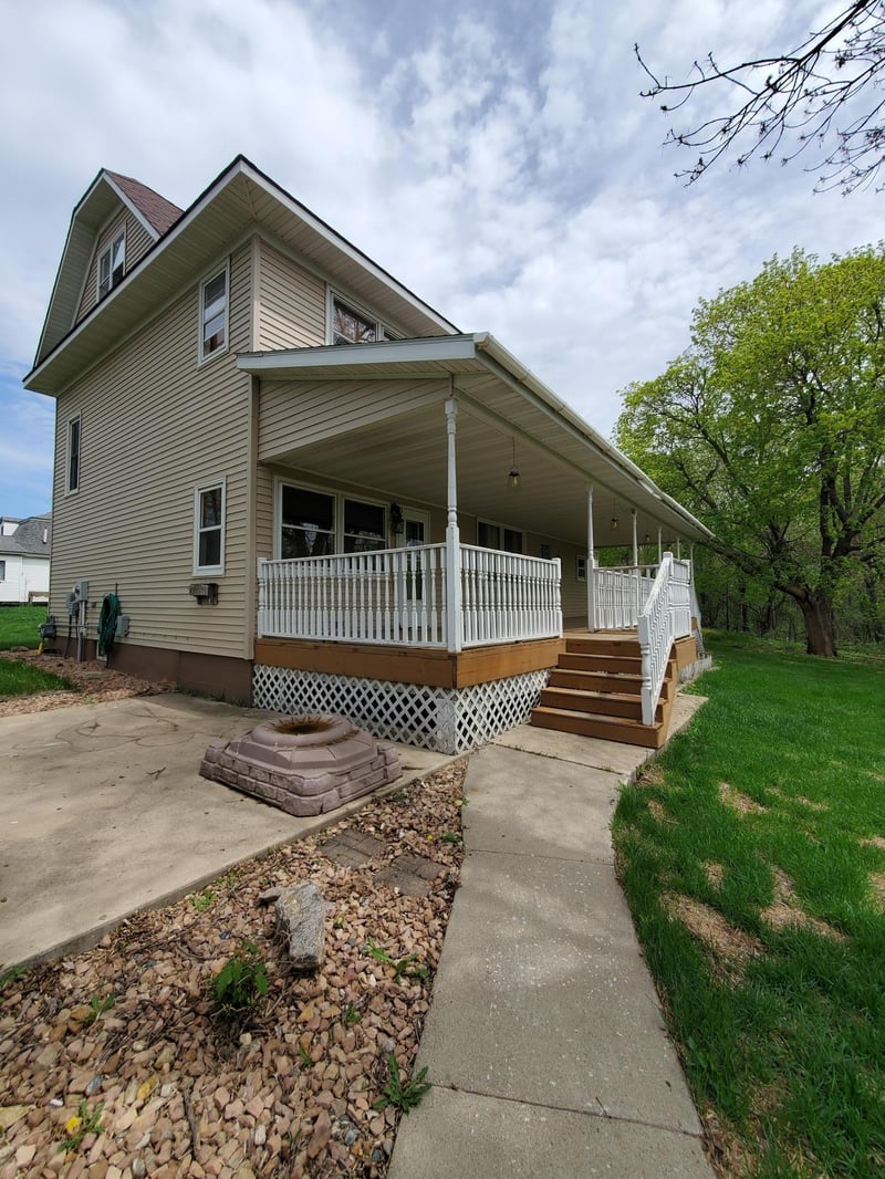 674 2nd St, Dawson, MN 56232