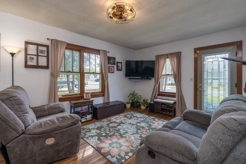 505 5th St, Madison Lake, MN 56063