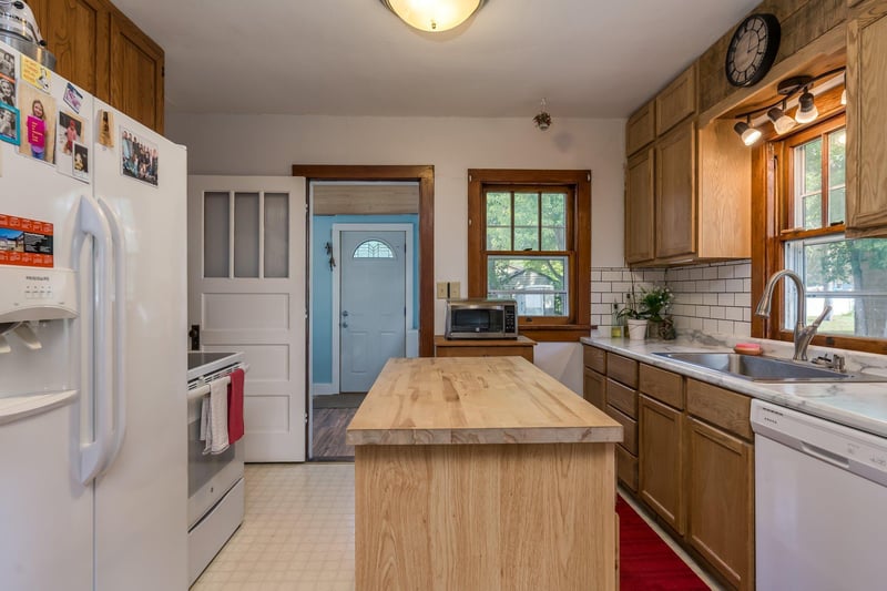 505 5th St, Madison Lake, MN 56063
