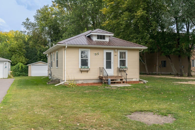 505 5th St, Madison Lake, MN 56063
