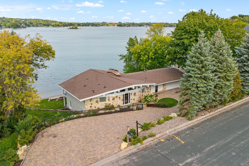 5650 Fairlawn Shores Trl SE, Prior Lake, MN 55372