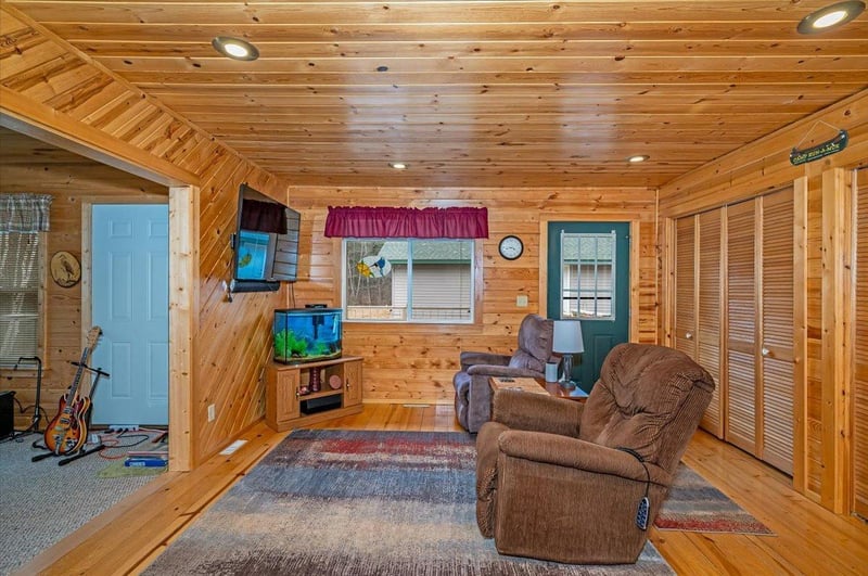 2375 Pine Chip Dr, Solon Springs, WI 54873