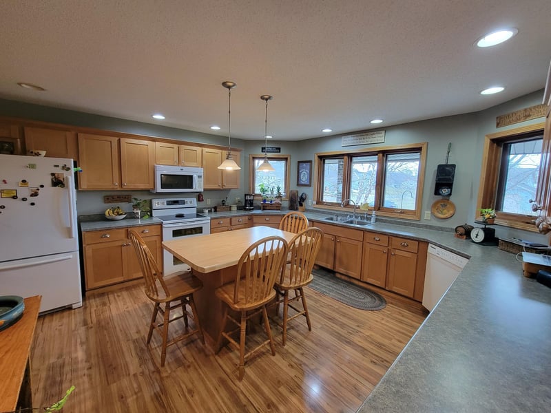 764 Horseshoe Dr, Rushford, MN 55971
