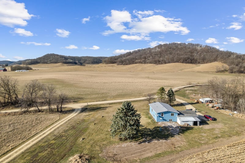 W1697 Wald Rd, Alma, WI 54610