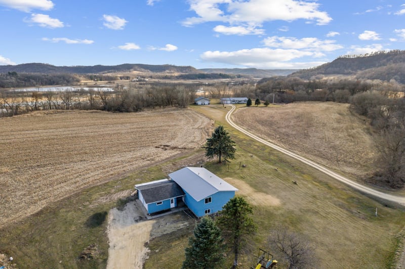 W1697 Wald Rd, Alma, WI 54610