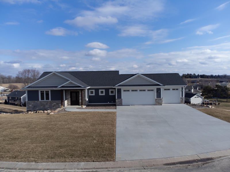 837 9th Ave SW, Pine Island, MN 55963