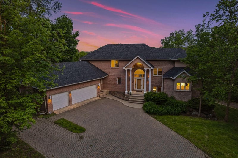 465 W 220th St, Jordan, MN 55352