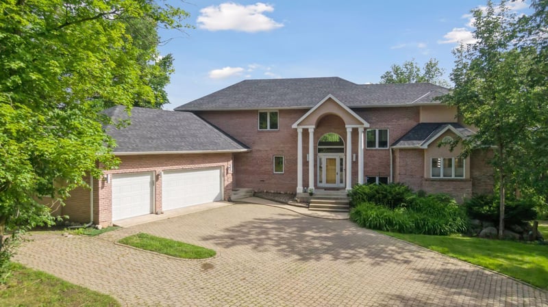 465 W 220th St, Jordan, MN 55352