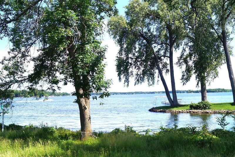 2484 Interlachen Rd, Spring Park, MN 55384