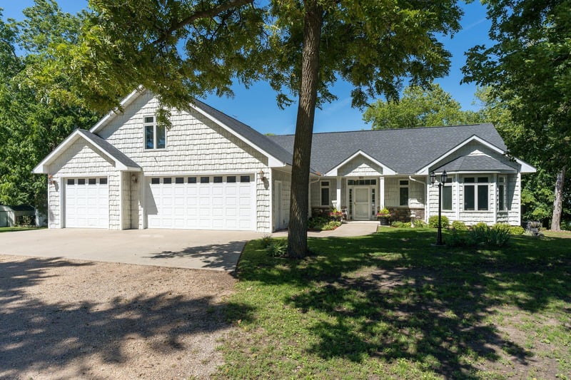 96 Cedar Ln, Madison Lake, MN 56063
