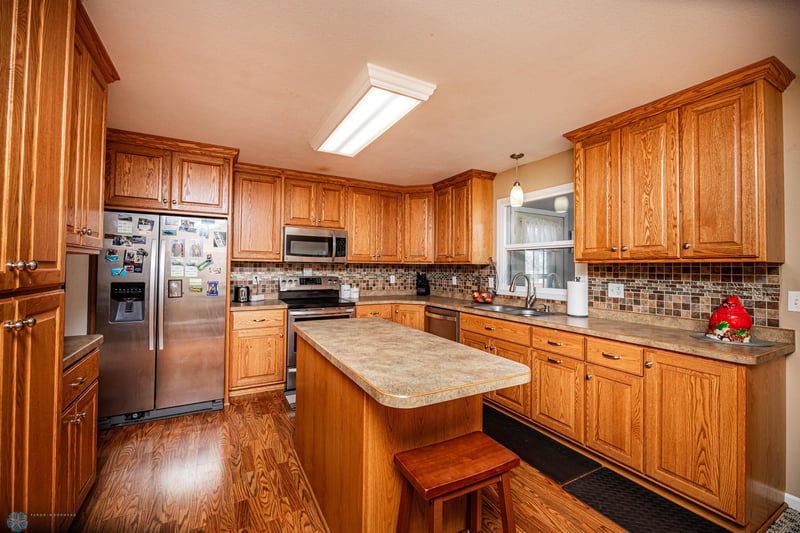 202 Memorial Dr, Twin Valley, MN 56584