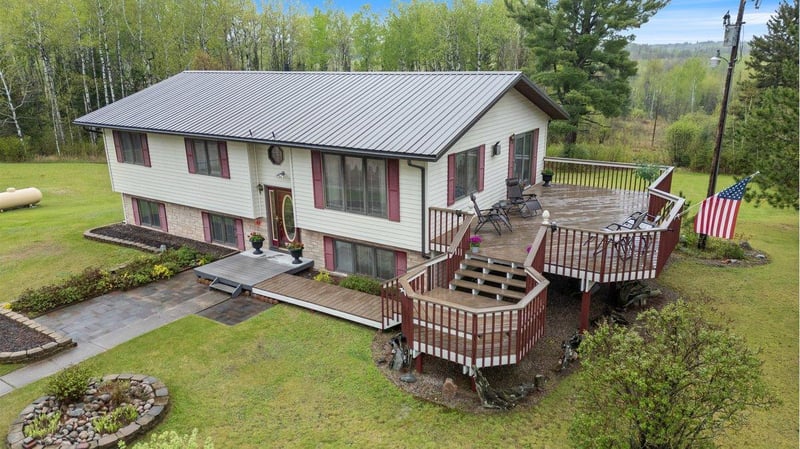 5609 River Rd, Orr, MN 55771