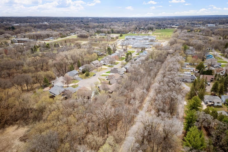 2670 Barclay St N, Maplewood, MN 55109