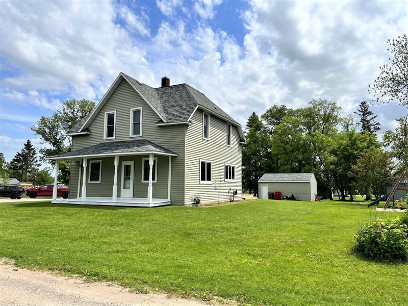 141 W Reed Ave, Nelson, MN 56355