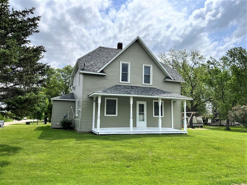 141 W Reed Ave, Nelson, MN 56355