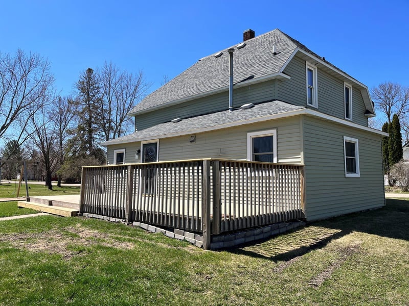 141 W Reed Ave, Nelson, MN 56355