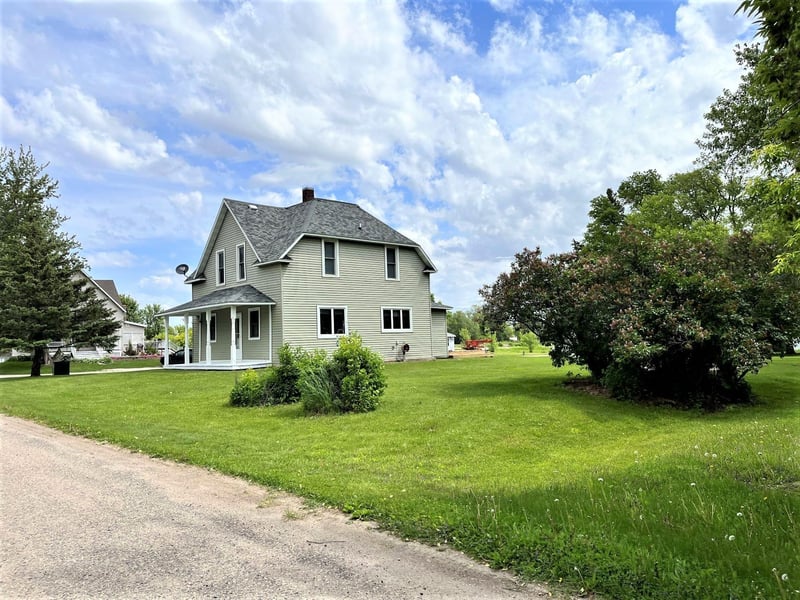141 W Reed Ave, Nelson, MN 56355