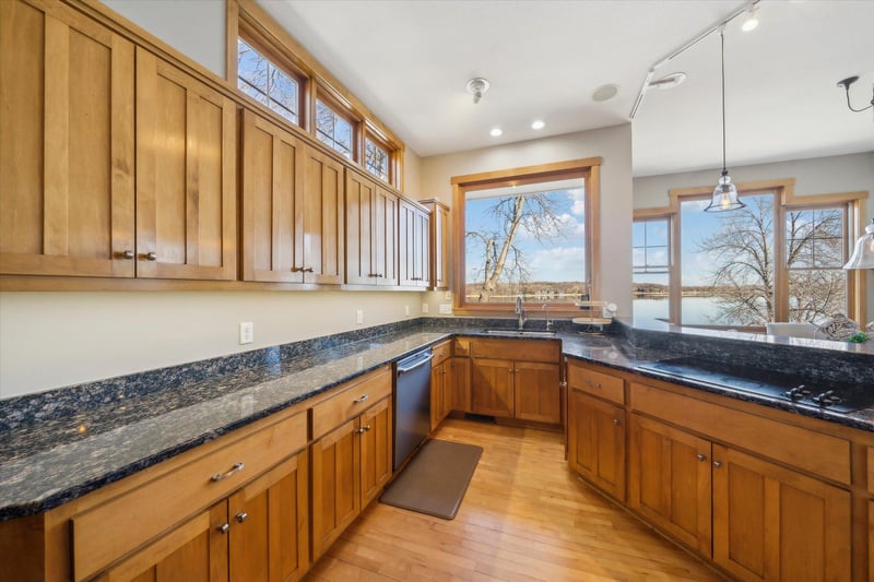 5690 Fairlawn Shores Trl SE, Prior Lake, MN 55372