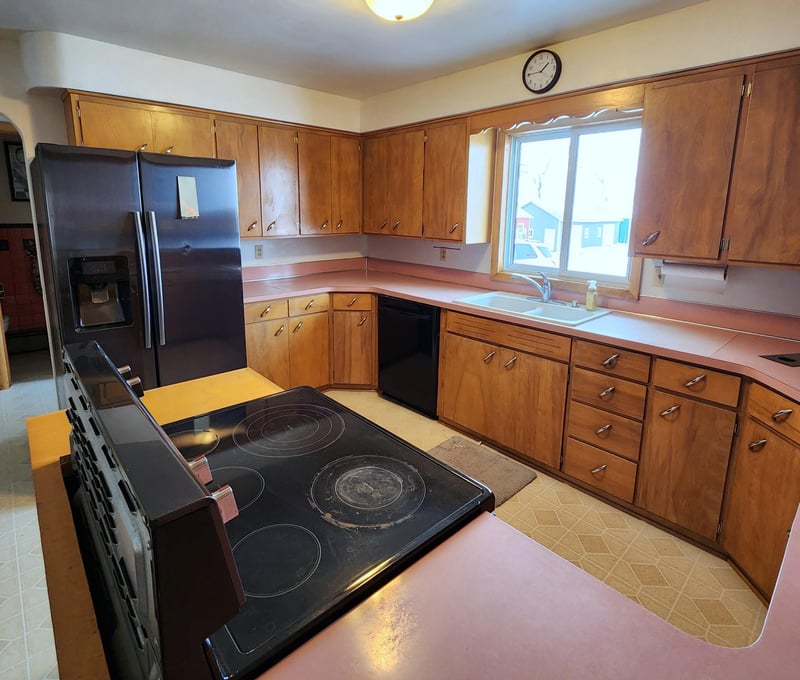 83581 405th St, Bird Island, MN 55310