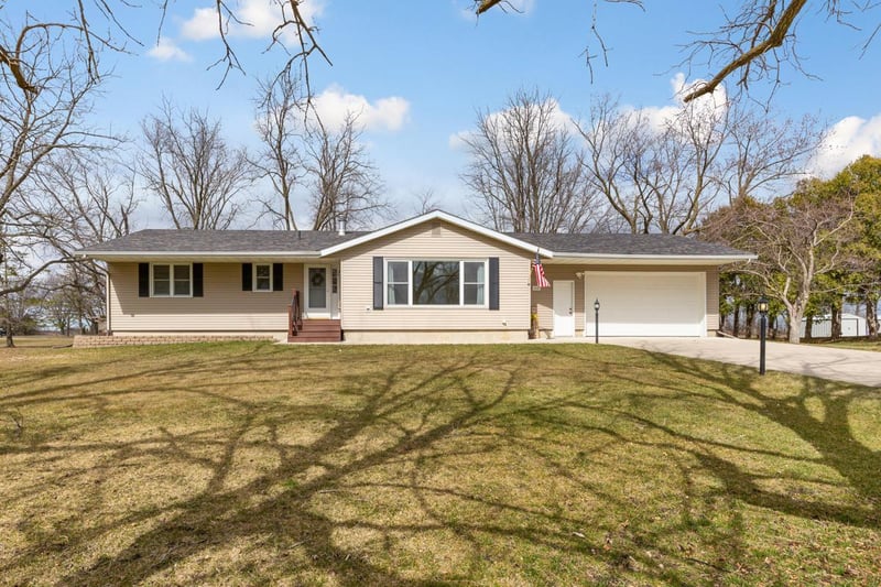 418 E Front St, Claremont, MN 55924