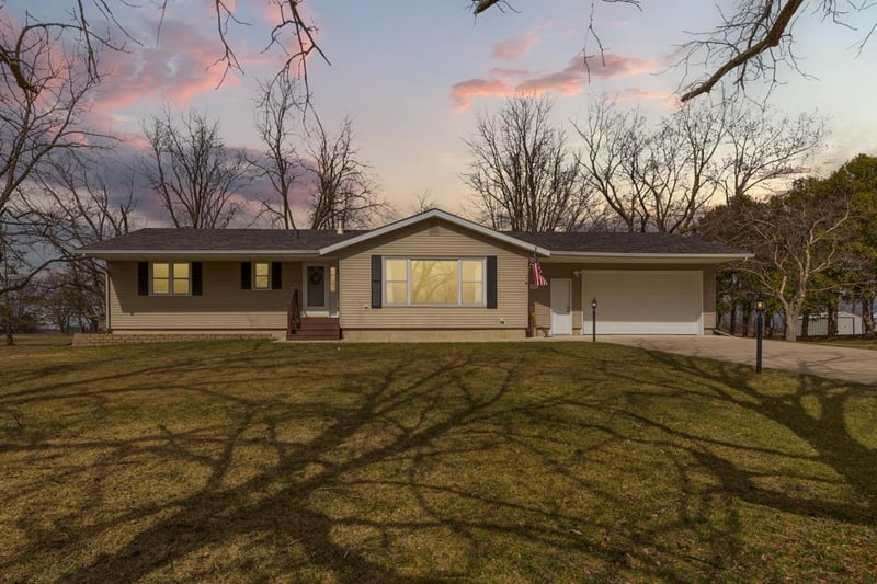 418 E Front St, Claremont, MN 55924