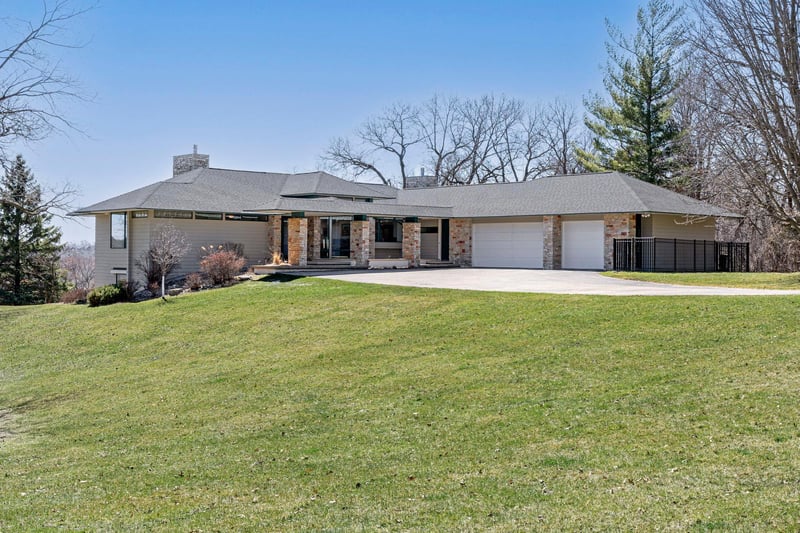 5484 Weatherhill Rd SW, Rochester, MN 55902