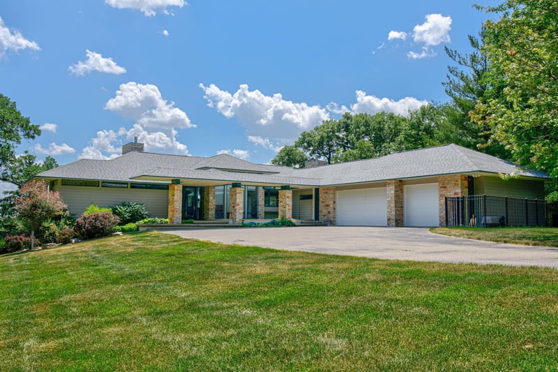 5484 Weatherhill Rd SW, Rochester, MN 55902