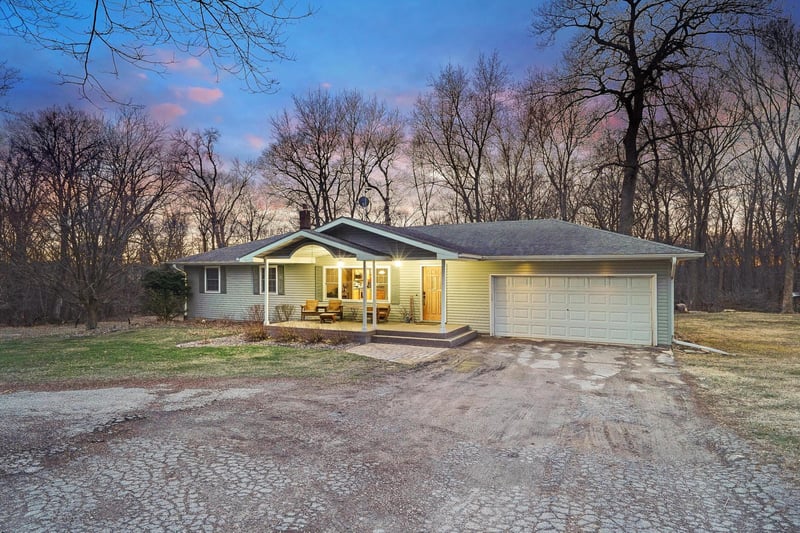 54987 200th Ave, West Concord, MN 55985