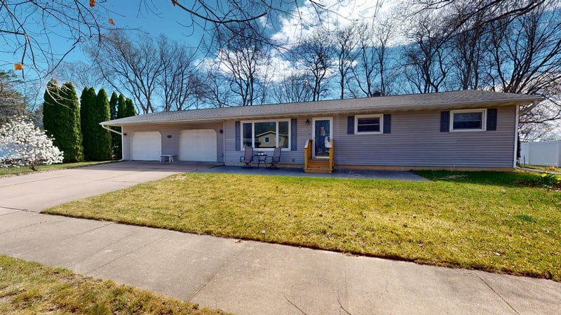 16639 S 10th St, Galesville, WI 54630