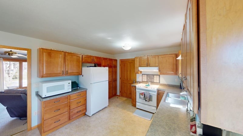16639 S 10th St, Galesville, WI 54630
