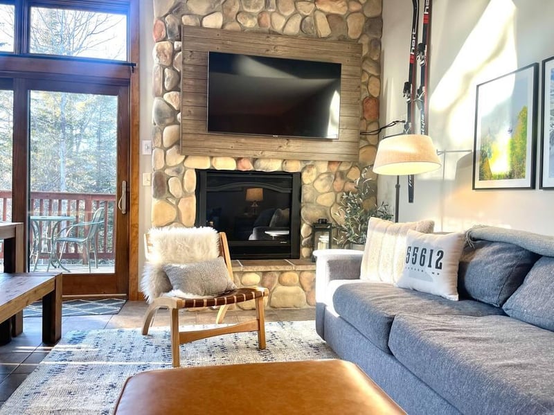 543 Moose Mountain Dr, Lutsen, MN 55612
